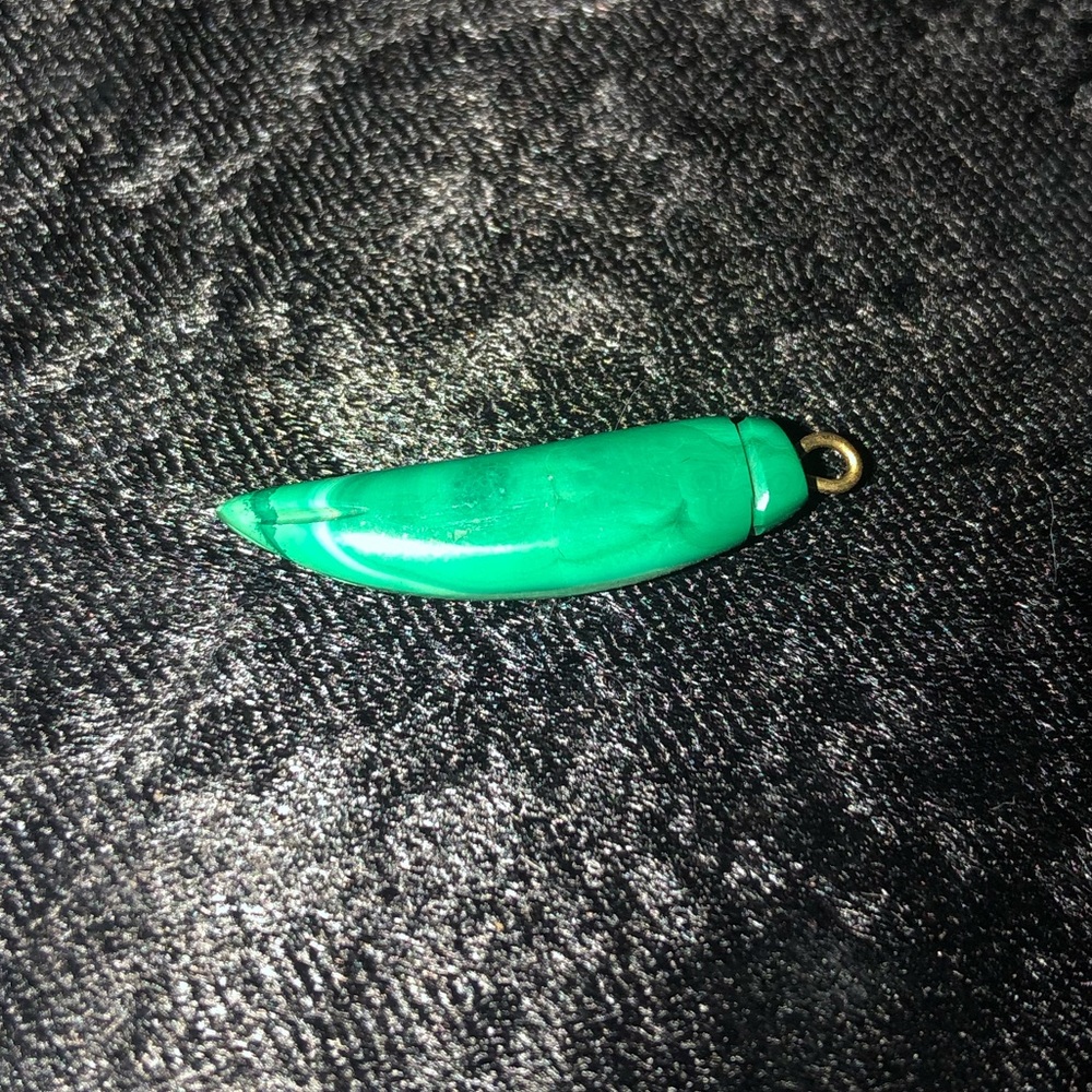 Emerald stone pedant